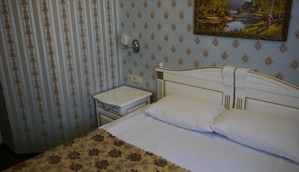 Двухместный (Двухместный номер с 1 кроватью или 2 отдельными кроватями и балконом) мини-отеля Уют, Сергиев Посад