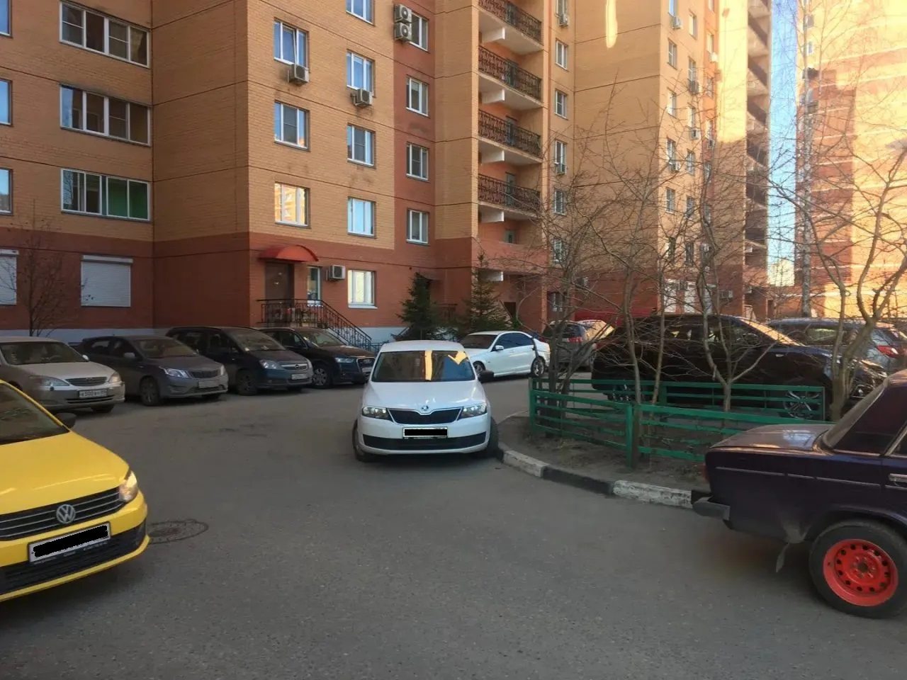 Автостоянка / Парковка, Апартаменты Hermes Aparts  на улице Лесная 5