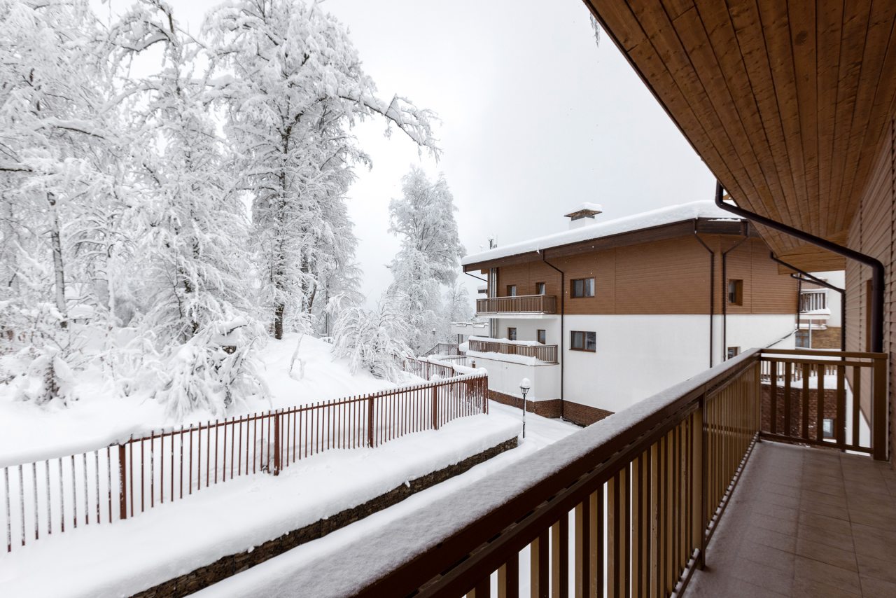 Двухместный (Улучшенный стандарт с балконом) отеля Ski Village, Эсто-Садок