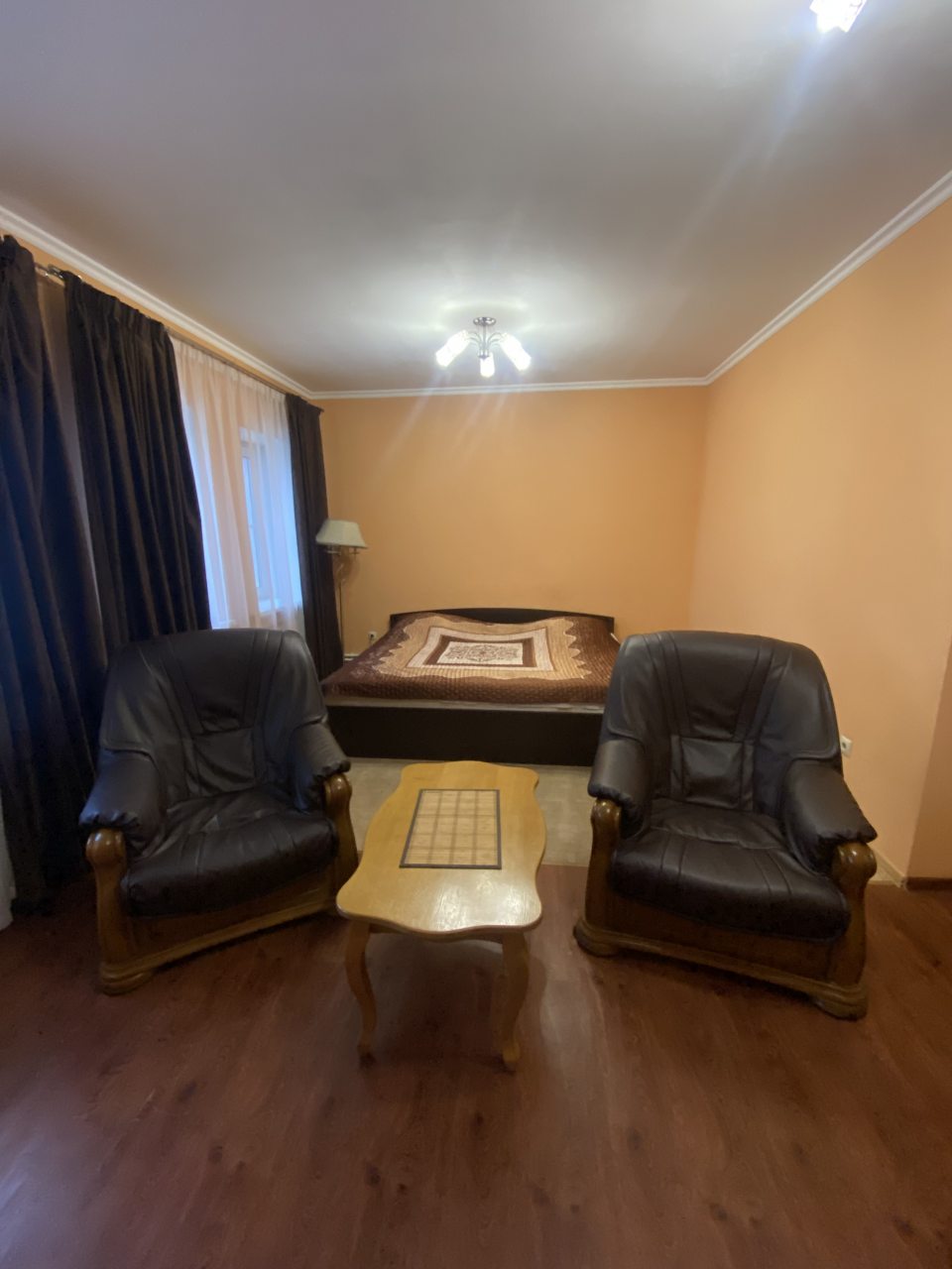 Люкс, Гостиница Золотая гора