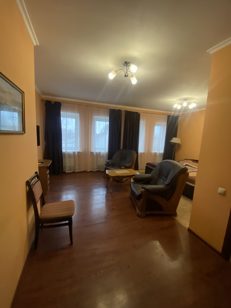 Люкс, Гостиница Золотая гора