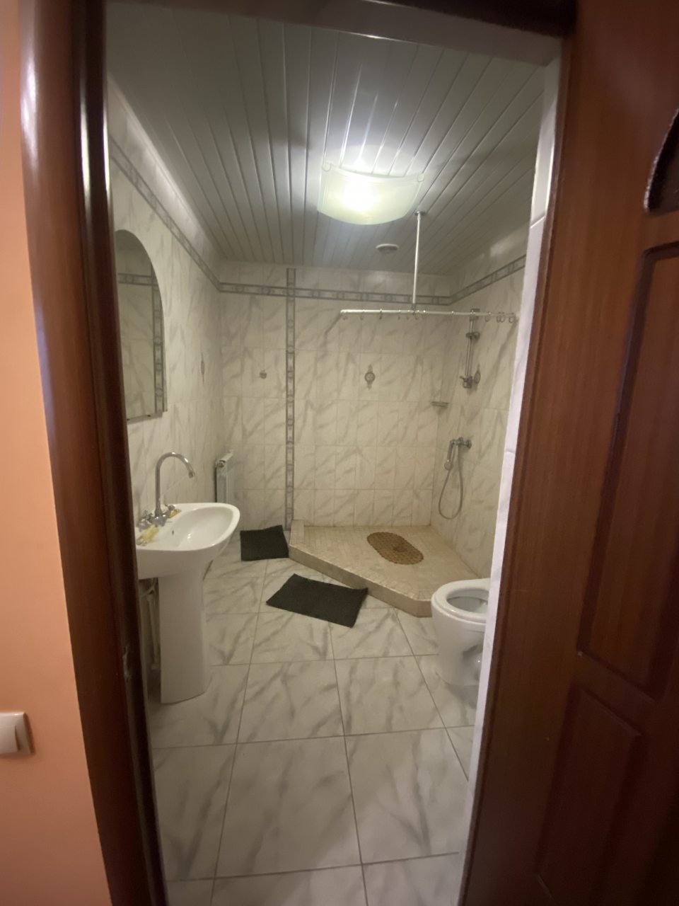 Люкс, Гостиница Золотая гора