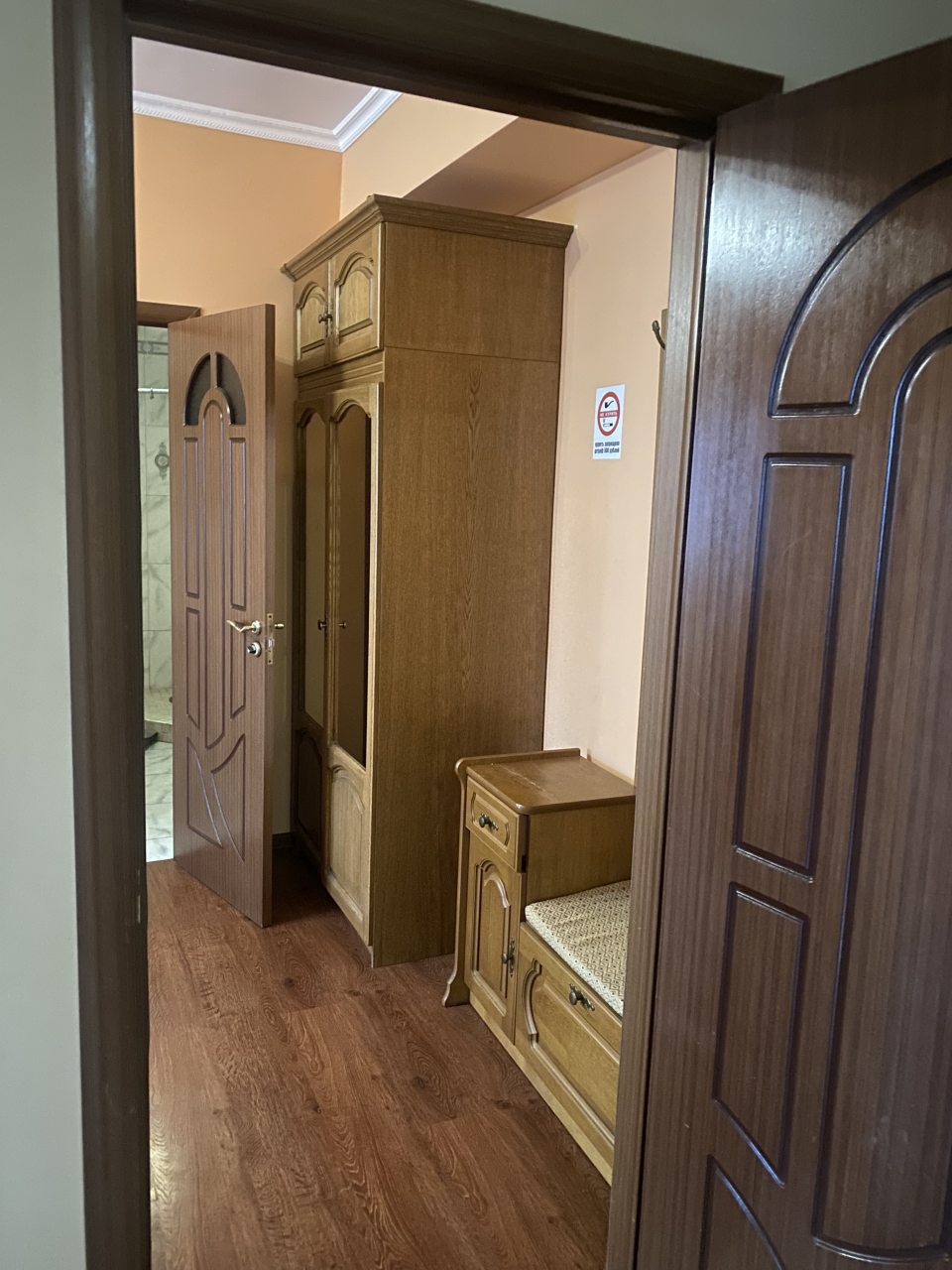 Люкс, Гостиница Золотая гора