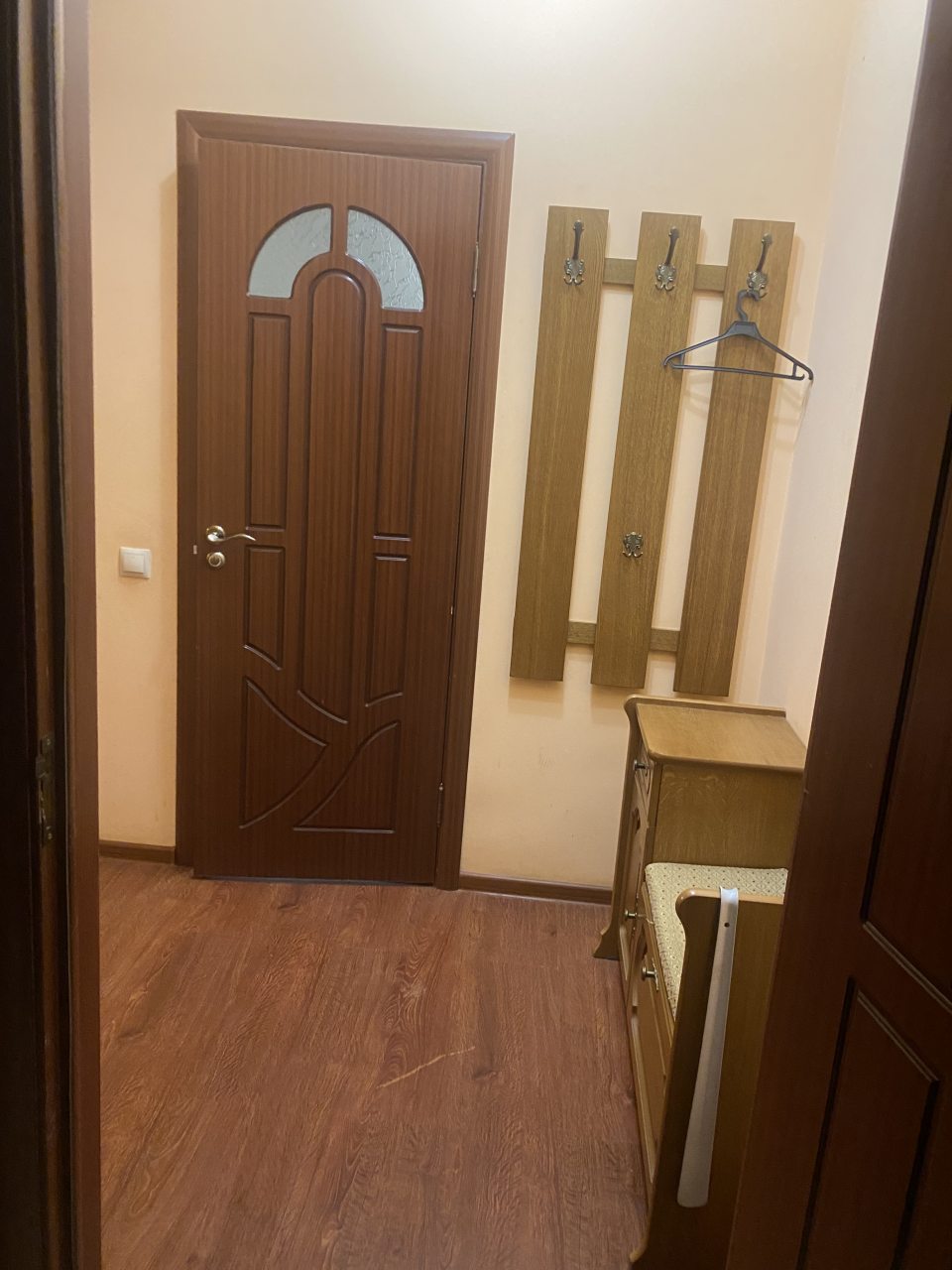 Четырехместный, Гостиница Золотая гора