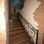 Бассейн, Гостиница Золотая гора