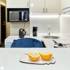 Кухня и обеденная зона в каждых апартаментах, Апарт-отель Петербургская Коллекция