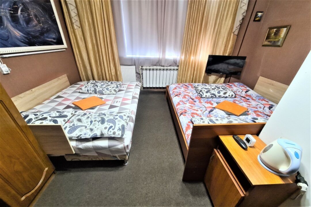 Одноместный (Семейный стандарт с двумя двуспальными кроватями и собственной ванной комнатой (№1)) гостевого дома У Меги, Екатеринбург
