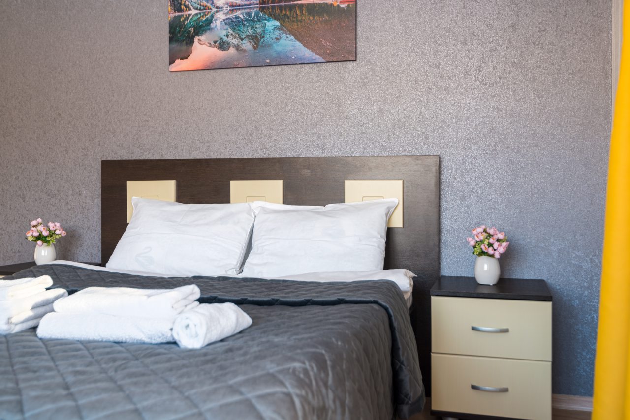 Двуспальная кровать