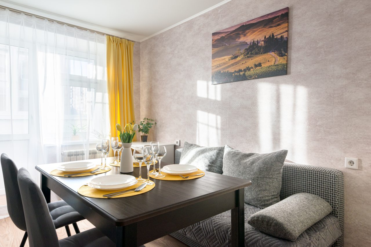 Обеденный стол