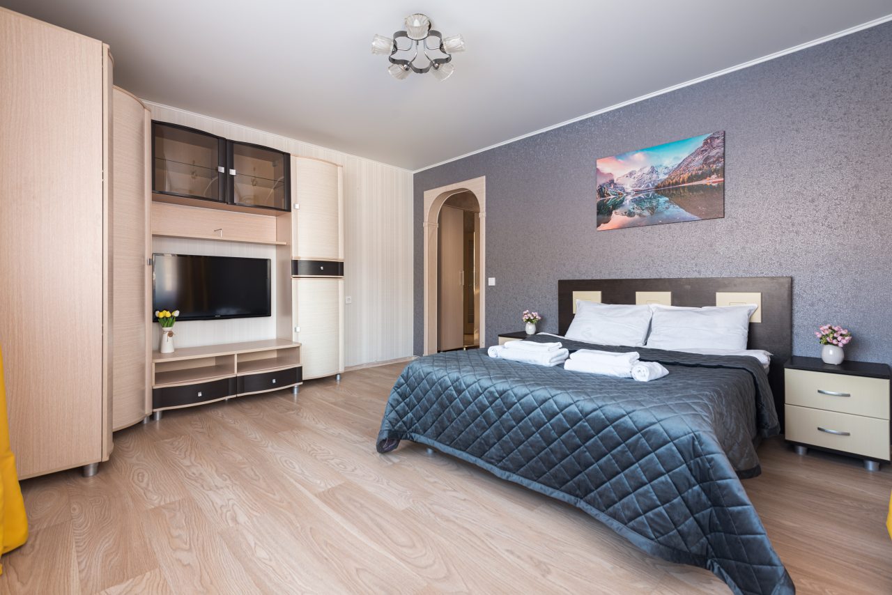 Двуспальная кровать