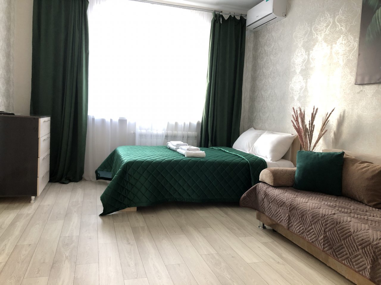 Двуспальная кровать