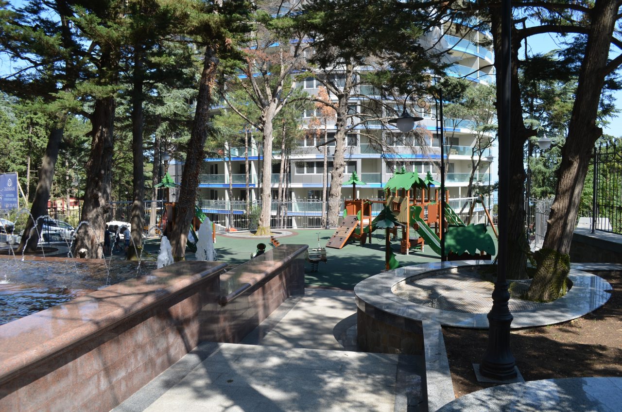 Детская площадка, Апартаменты В Приморском парке в Ялте