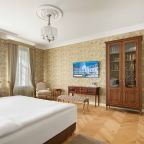 Люкс (Двухуровненвый), Отель RODINA Grand Hotel & SPA Irkutsk