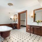 Люкс (Двухуровненвый), Отель RODINA Grand Hotel & SPA Irkutsk