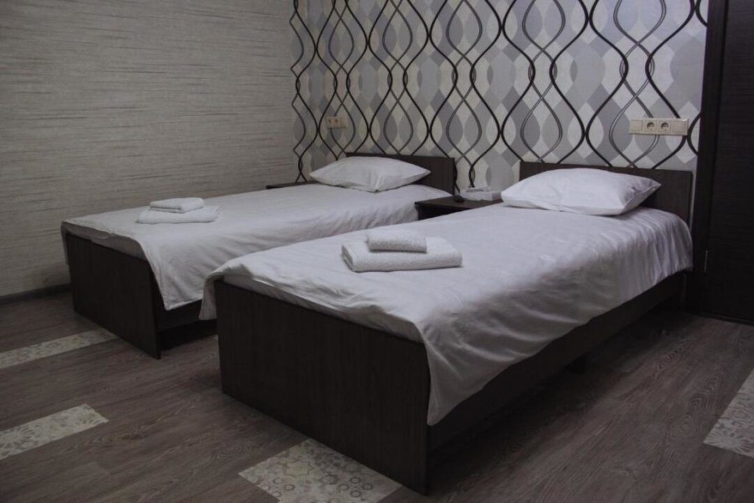 Двухместный (С 2 отдельными кроватями и душем) гостиницы Авто-Норма, Вышний Волочек