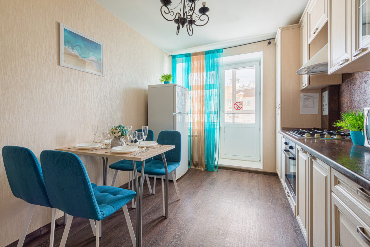 Обеденный стол