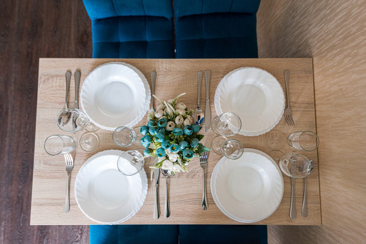 Обеденный стол