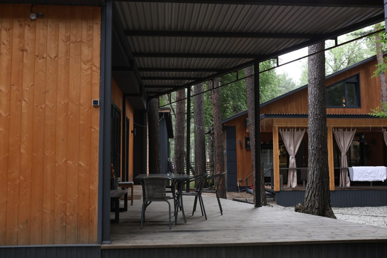 Коттедж (Фэмили), База отдыха Forest Cottage