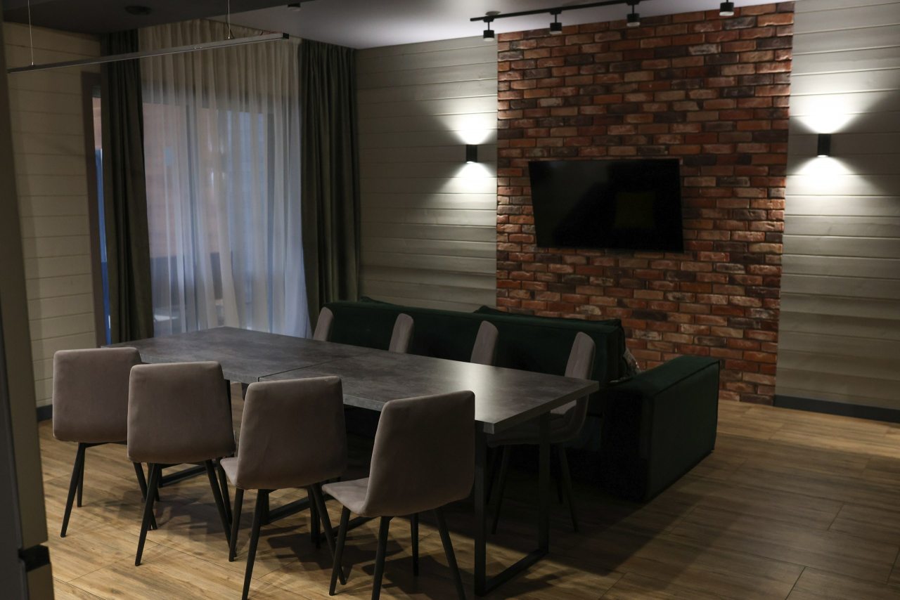 Коттедж (Фэмили), База отдыха Forest Cottage