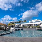 Бассейн с детским отсеком и горкой