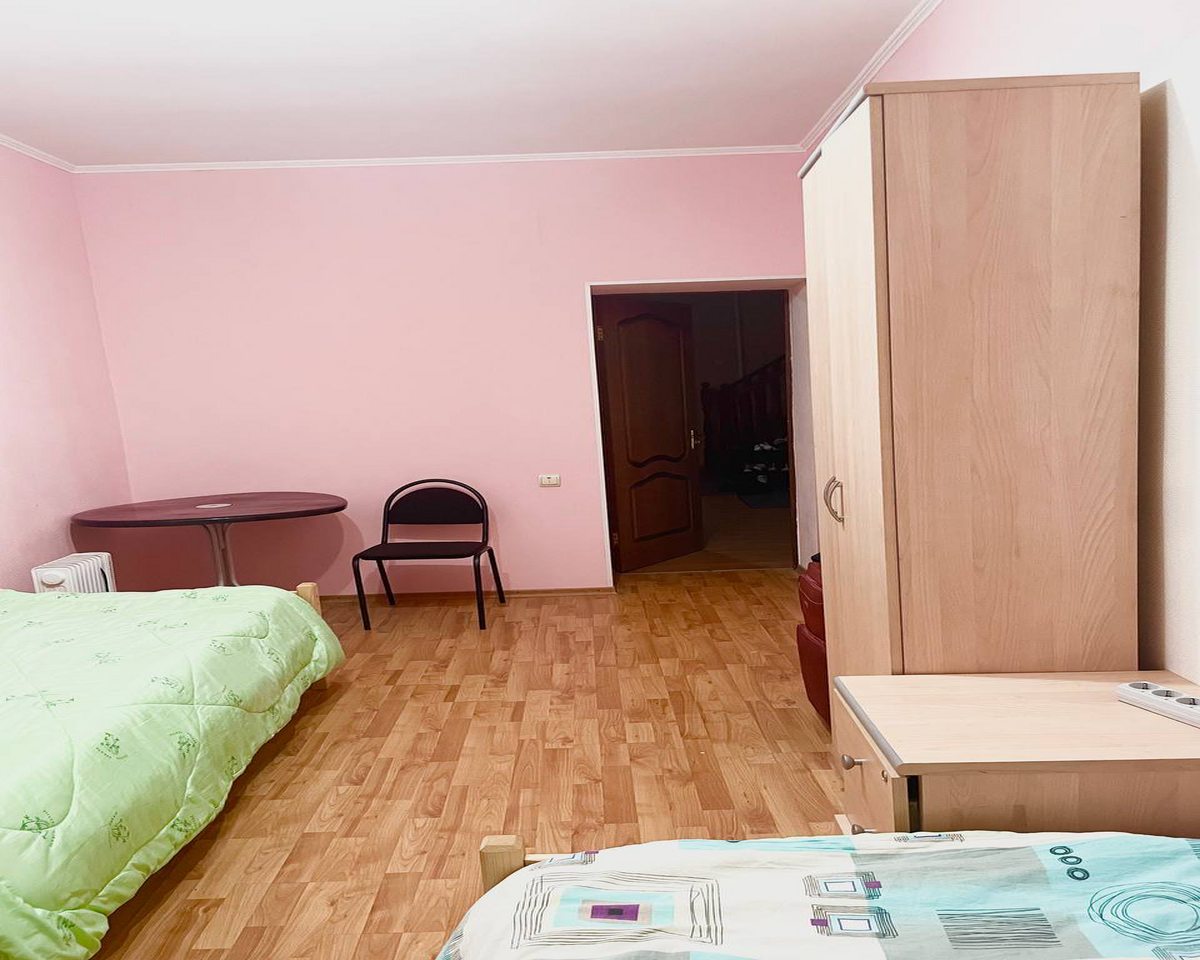 Трехместный (Койко-место в женской комнате № 4 (2 этаж)) хостела Кассеопея, Домодедово