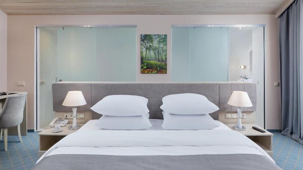 Двухместный (Стандартный двухместный номер с 1 кроватью) отеля Country Resort, Вербилки