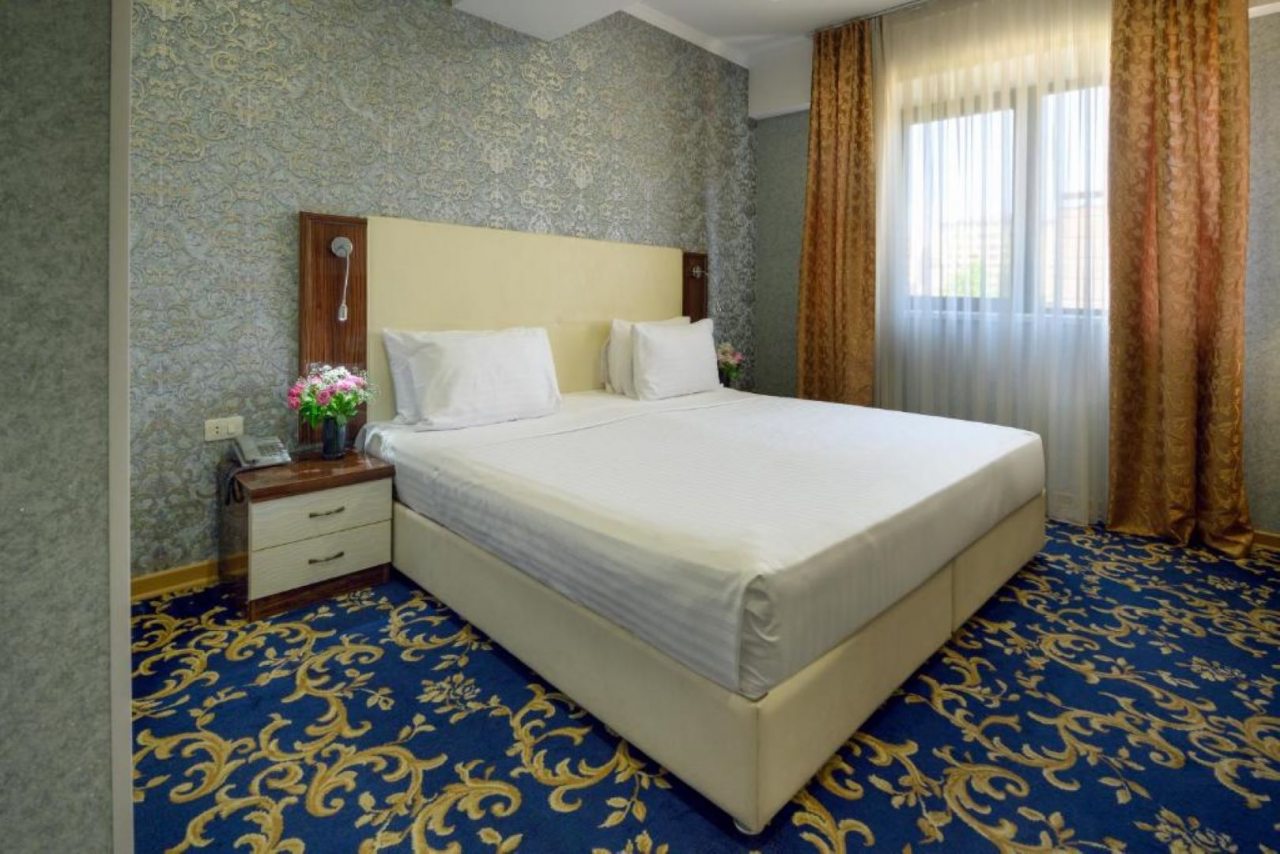 Двухместный (Standard Double or Twin Room) отеля Royal Plaza by Stellar Hotels Yerevan, Ереван