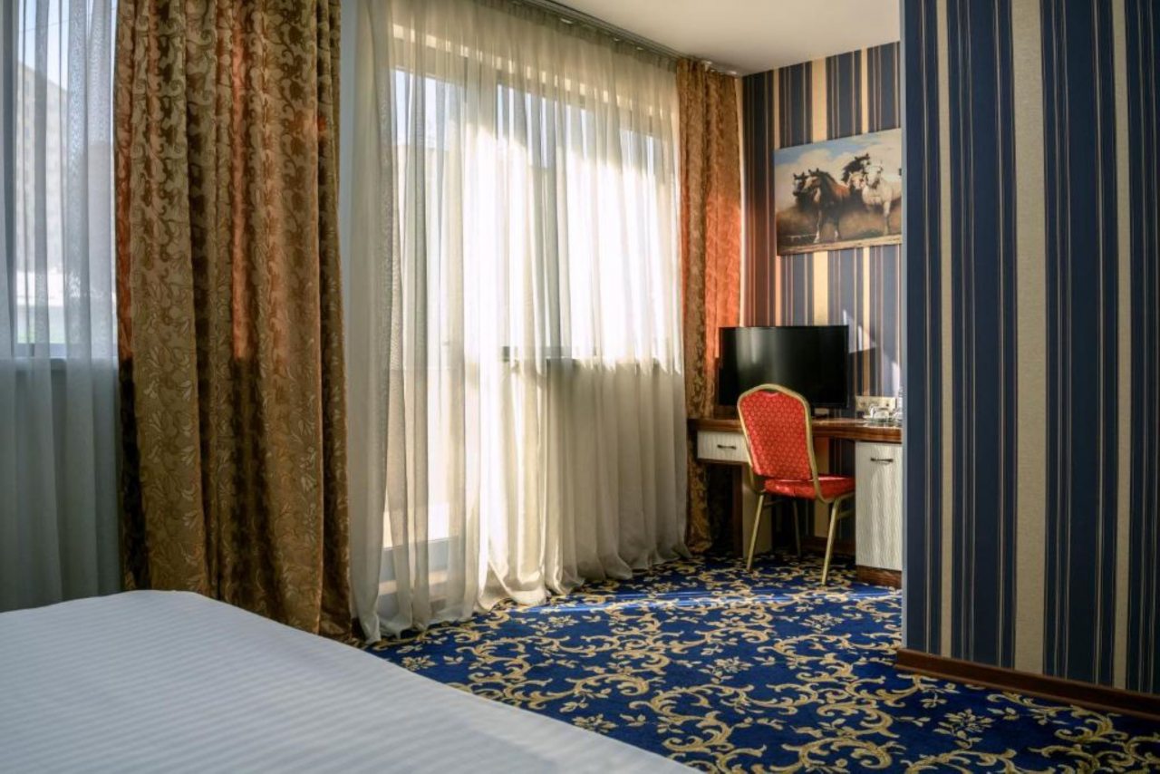 Двухместный (Superior Double or Twin Room with Terrace) отеля Royal Plaza by Stellar Hotels Yerevan, Ереван