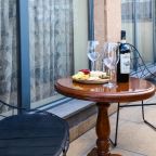 Двухместный (Junior Suite with Balcony), Отель Royal Plaza by Stellar Hotels, Yerevan