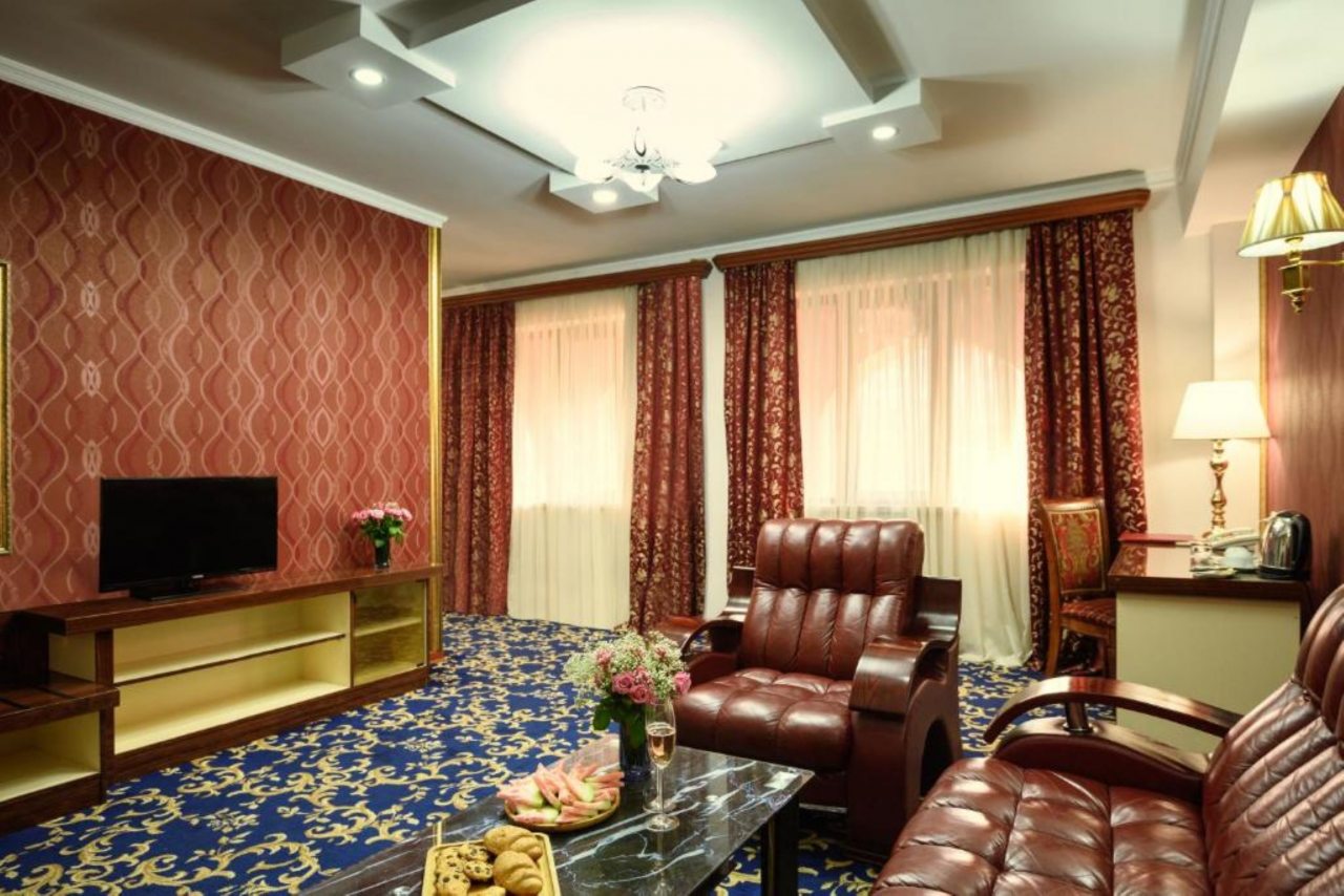 Двухместный (Superior Suite) отеля Royal Plaza by Stellar Hotels Yerevan, Ереван