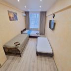 1 двуспальная кровать и 2 олдноспальные