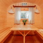 Комната отдыха (шапки, подстилки, стаканы)
