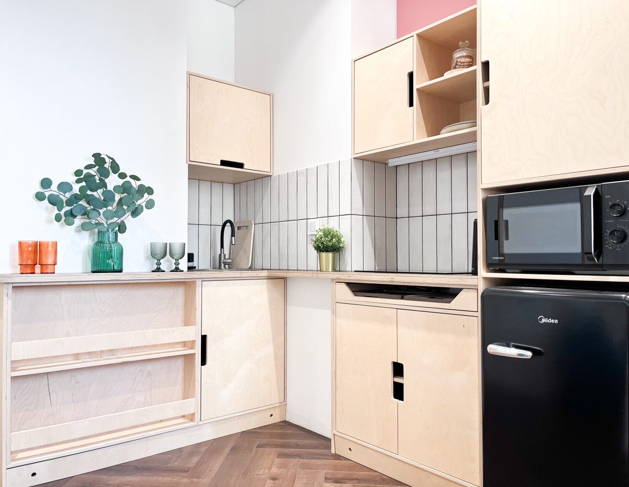 Апартаменты (Очаровательная студия с лоджией), Апартаменты Добрые квартиры на Соколова 68