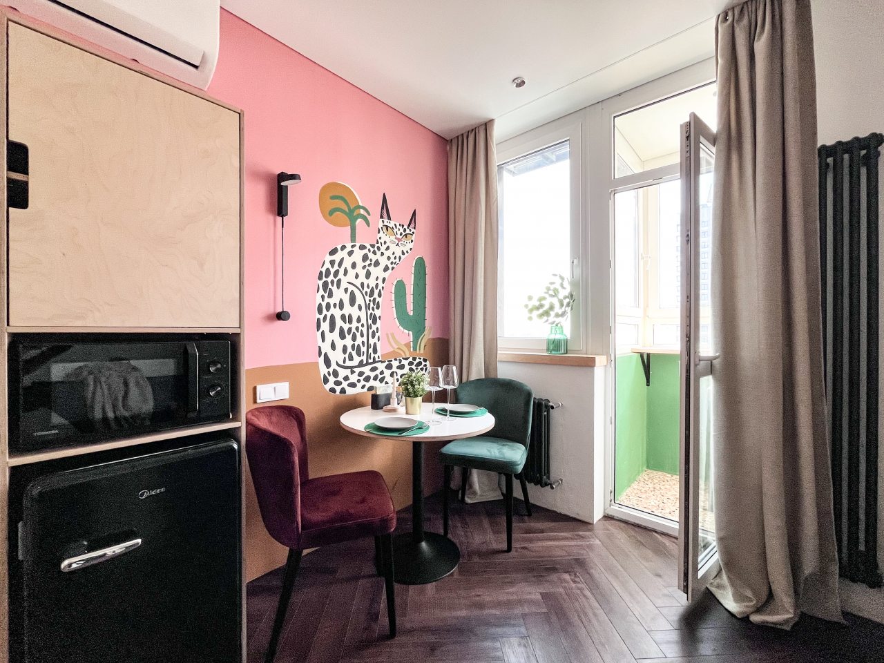 Апартаменты (Очаровательная студия с лоджией), Апартаменты Добрые квартиры на Соколова 68