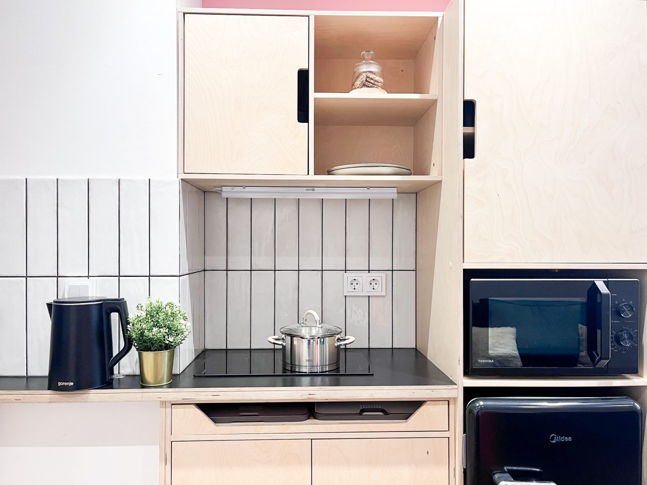 Апартаменты (Очаровательная студия с лоджией), Апартаменты Добрые квартиры на Соколова 68