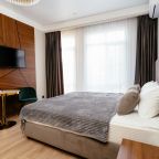 Апартаменты (Улучшенная студия с балконом #1), Апарт-отель House