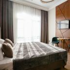 Апартаменты (Улучшенная студия с балконом #2), Апарт-отель House