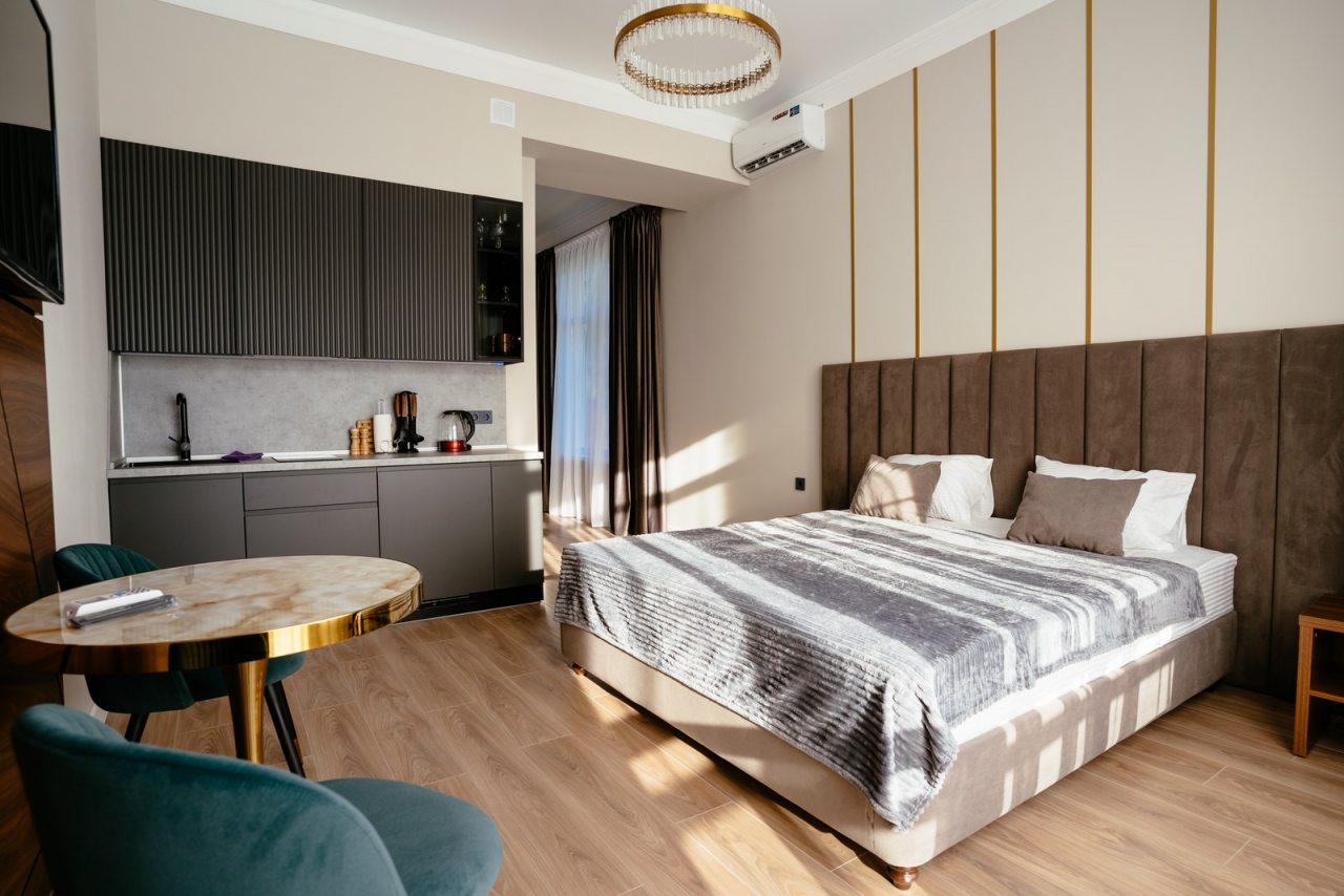 Апартаменты (Улучшенная студия с балконом #2), Апарт-отель House