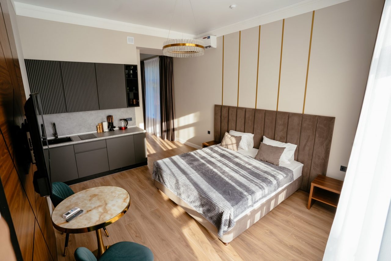 Апартаменты (Улучшенная студия с балконом #2), Апарт-отель House