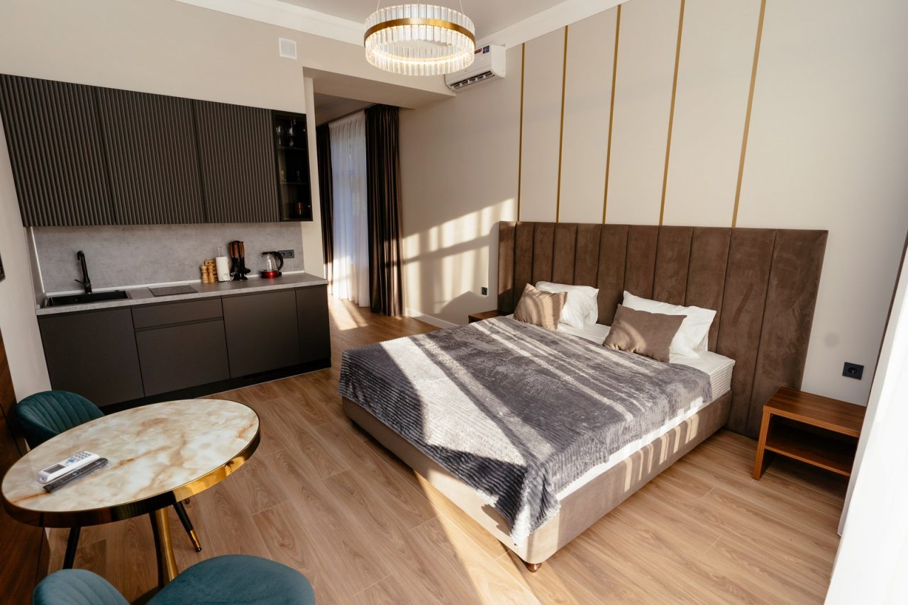 Апартаменты (Улучшенная студия с балконом #2), Апарт-отель House