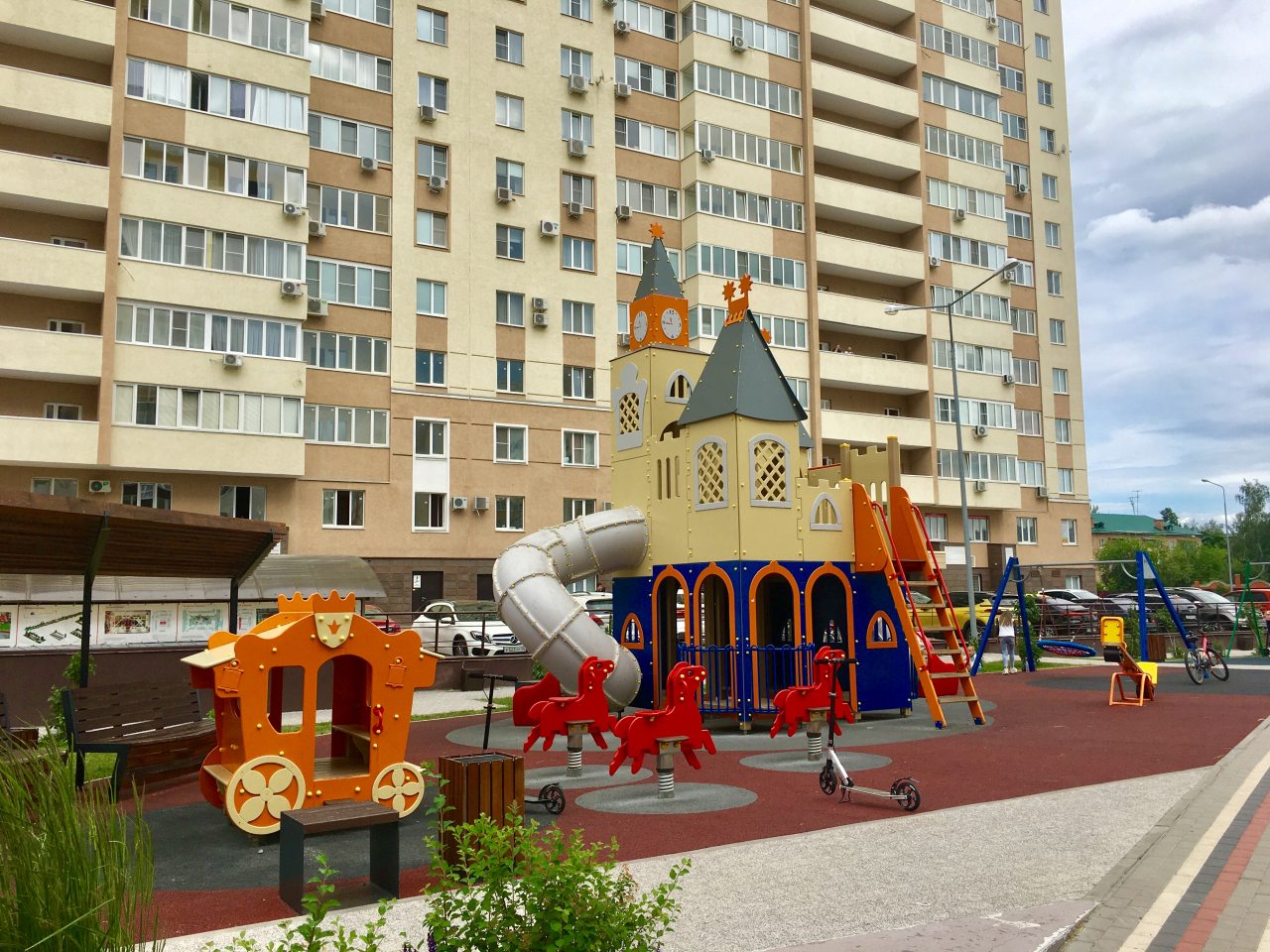 Детская площадка, Апартаменты Как Дома 58 на ул. Мира 44А