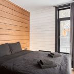 Коттедж (С одной спальней и баней (растопка бани и чана не включены в стоимость)), Коттедж Black Village Family