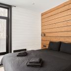 Коттедж (С одной спальней и сауной (растопка банного чана не включена в стоимость)), Коттедж Black Village Family