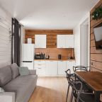 Коттедж (С одной спальней (растопка банного чана не включена в стоимость)), Коттедж Black Village Family