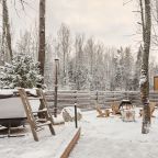 Коттедж (С одной спальней (растопка банного чана не включена в стоимость)), Коттедж Black Village Family