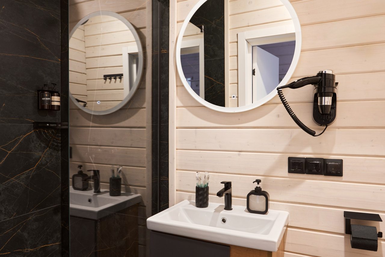 Коттедж (С двумя спальнями и баней  (растопка бани и чана не включена в стоимость)), Коттедж Opushka house