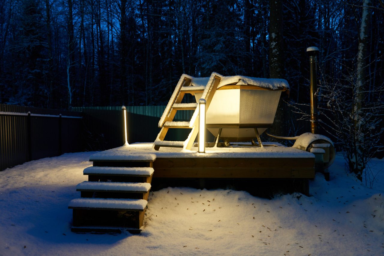Банный чан на территории домика, Коттедж Opushka house
