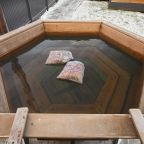 Банный чан на территории домика, Коттедж Black Village Family