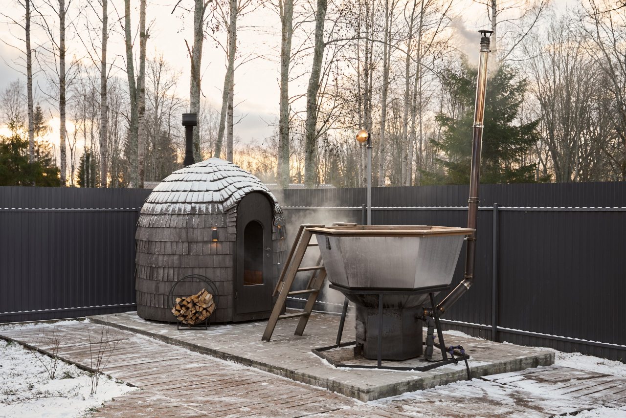 Банный чан на территории домика, Коттедж Opushka house