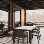 У каждого дома есть своя терраса с мебелью, Коттедж Black Village Family